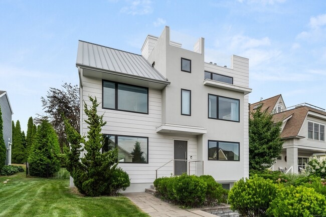 Photo - 200 Hillspoint Rd