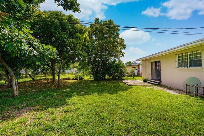 Photo - 430 NW 133rd St