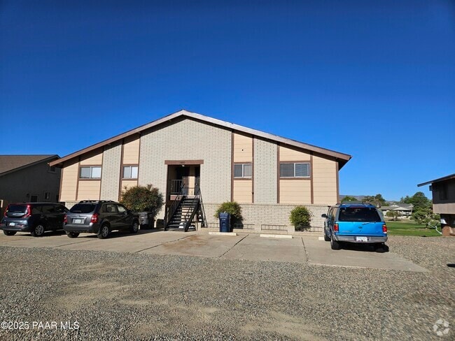 Building Photo - 980 N Old Chisholm Trail Unit #3 Rental