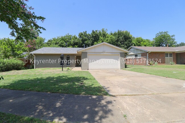Photo - Beautifully Redone 3 Bedroom BA House! Available for Immediate Move in!