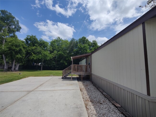 Photo - 16303 Dundee Rd