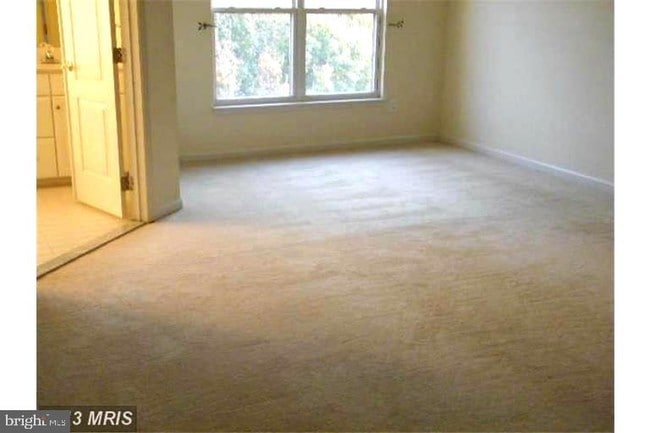 Photo - 21505 Trowbridge Square