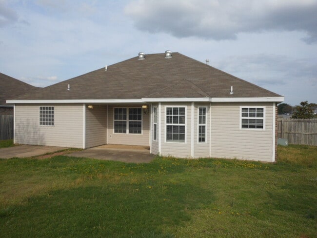 Photo - 910 SW Cheyenne Dr