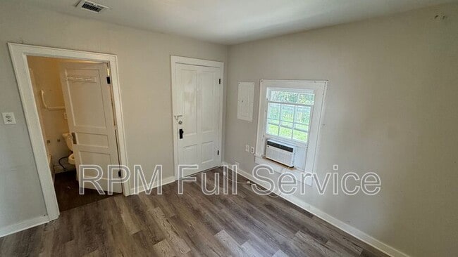 Photo - 423 Maple St Unit B