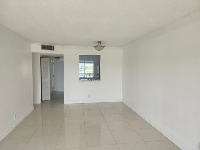Photo - 8600 N Sherman Cir Unit 408