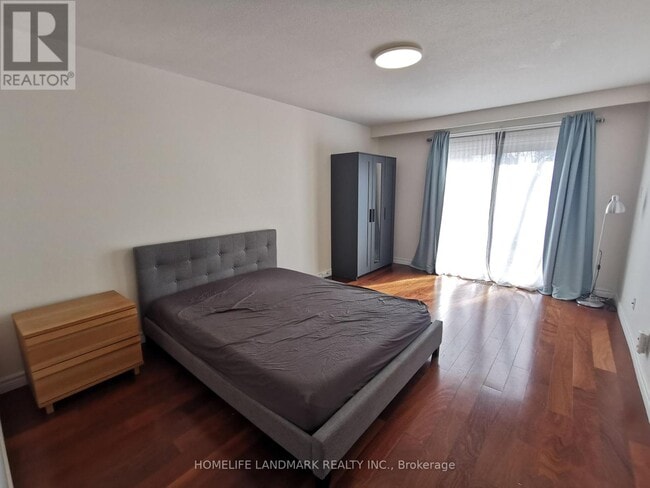 Photo - 84 Harrington Crescent