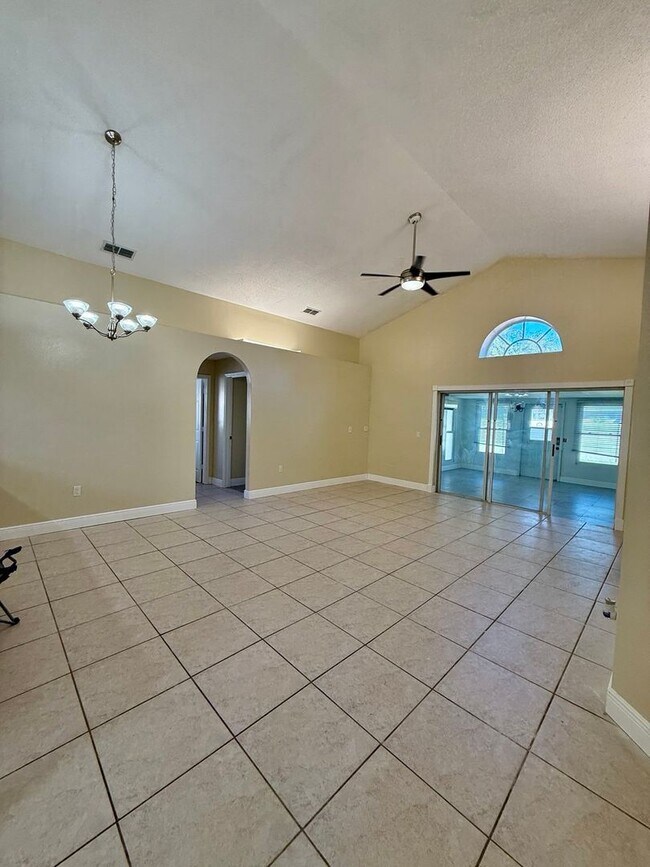 Photo - ?North Lakeland Gem – Private Single-Famil...