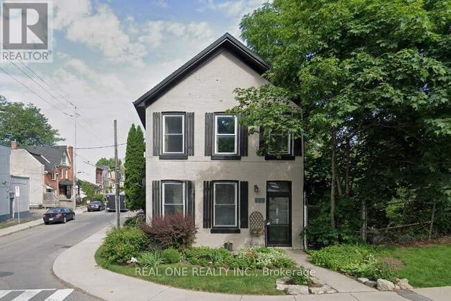 Photo - 118 Queen St S