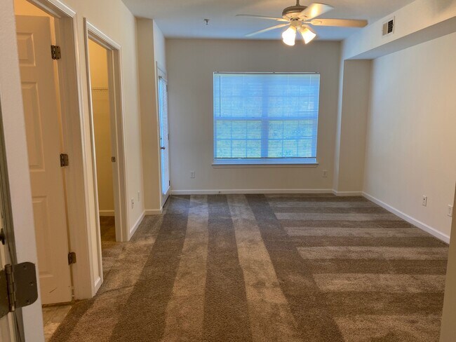 1 bedroom master with full bath and walk in closet