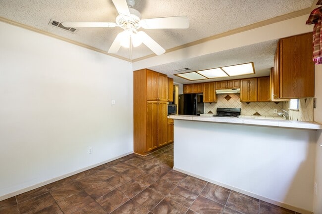 Photo - Charming Cottage in North Park Estate - Prime Location!