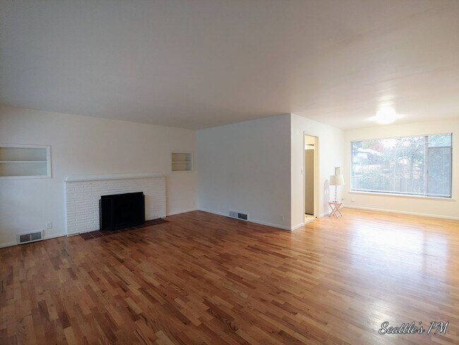 Photo - Beautifully Updated 4 Bedroom Home in Sherdian Beach- Includes Beach Club Access