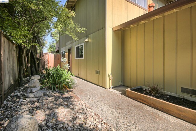 Photo - 127 Walti St