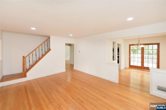 Photo - 10 Remington Rd