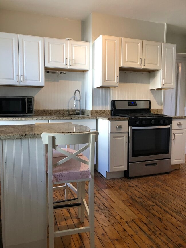 Building Photo - 38 Ivy St Unit 2