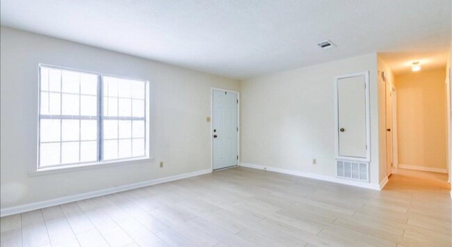 Photo - 2218 Leeway Landing