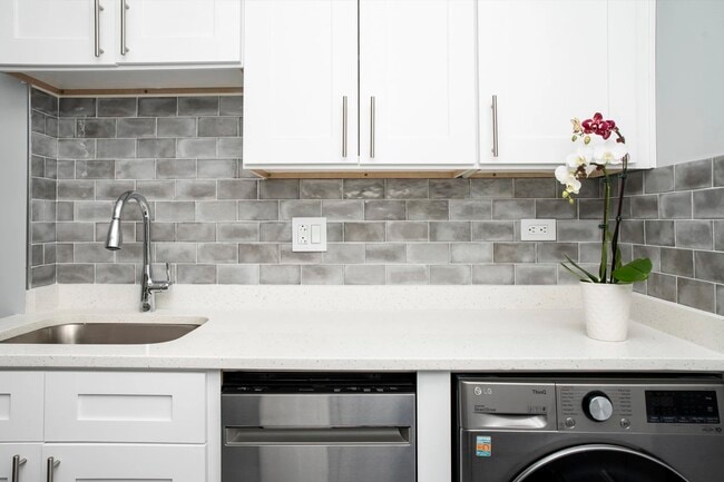 Photo - 3821 N Greenview Ave