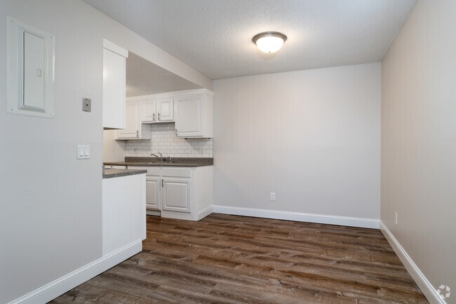 2BR, 1.5BA - 1,000SF - Dining Room