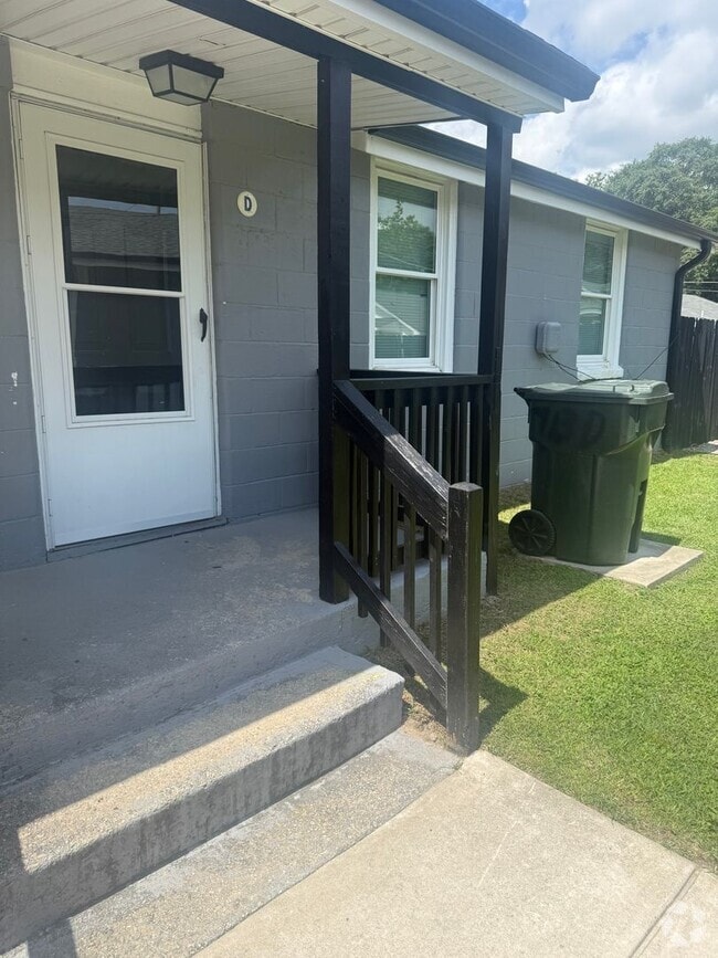 Building Photo - 713 Black Creek Rd SE Unit D Rental