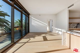 Photo - 700 Broadway