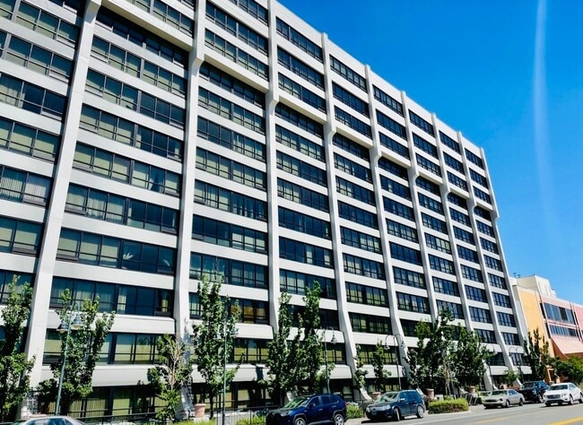 Building Photo - 450 N Arlington Ave Unit 450 N. Arlington Avenue #701