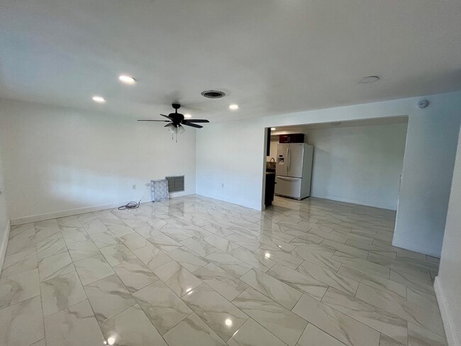 5121 Dove Dr