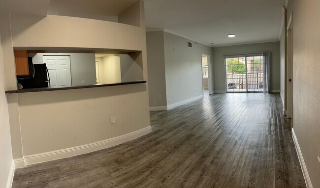 Photo - !! VERY LARGE 2x2 BEDROOM APARTMENT !! Up ... Unit 10166-C2 - Bostonian