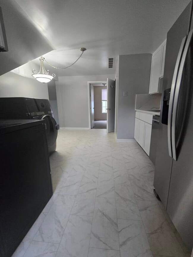 Photo - 114 W Main Ave