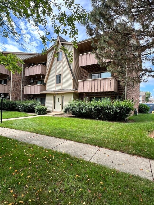 Building Photo - 11 Echo Ct Unit 17 Rental