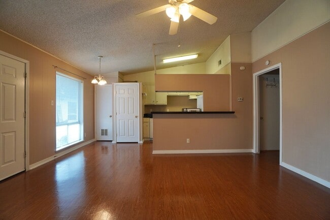 Building Photo - 618 W 51st St Unit 104