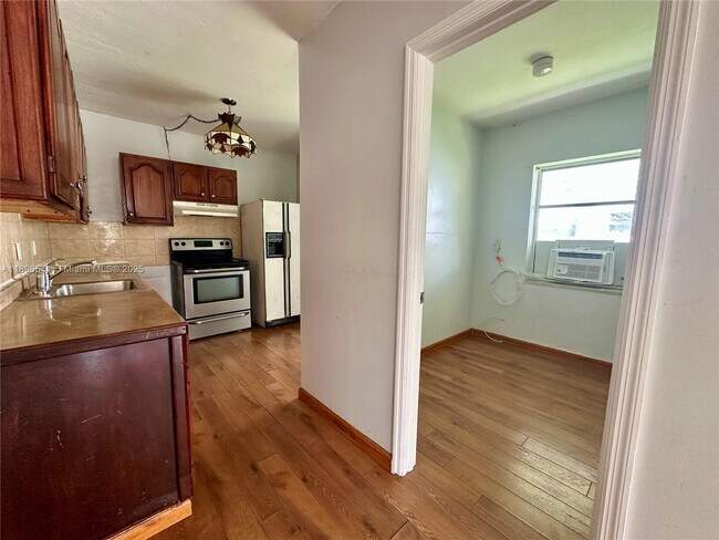 Photo - 1987 NE 171 St Unit 1