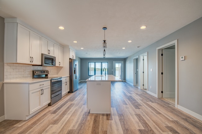 Photo - 172 W Bay Rd