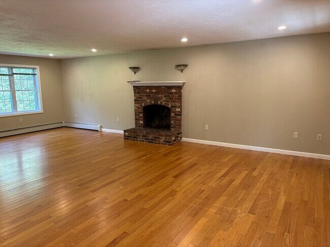 Photo - 7 George Howard Rd