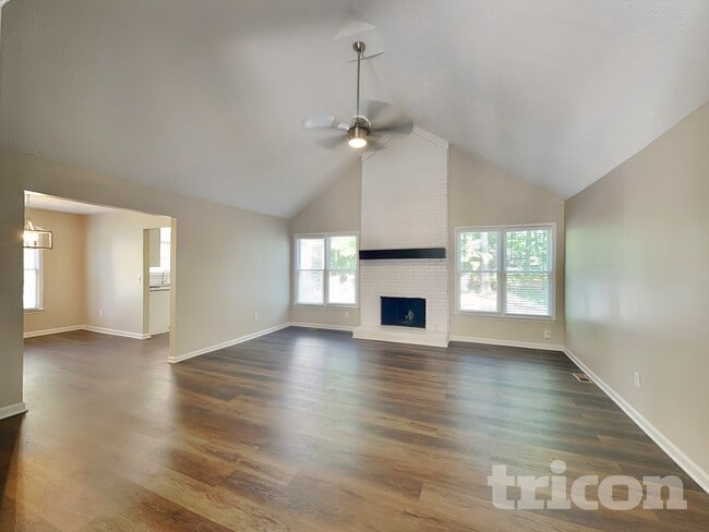 Photo - 985 Brookmont Dr S W