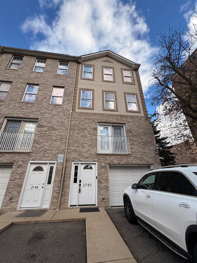 Building Photo - 17 Zabriskie St Unit 1705