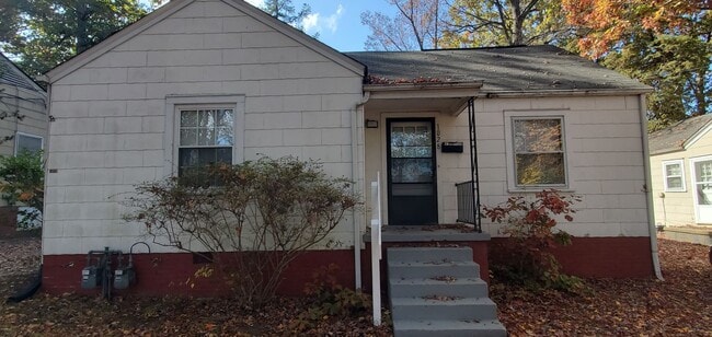 Building Photo - 1028 Willowbrook Dr Unit Apt. #1