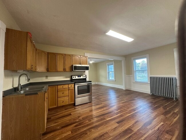 Building Photo - 34 Maple St Rental