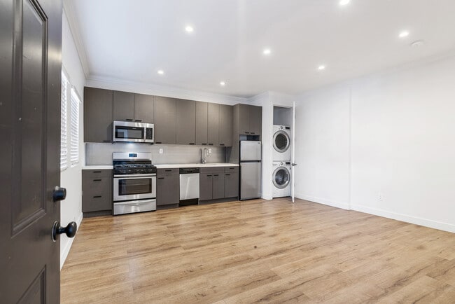 Building Photo - 4106 Oakwood Ave Unit 2 Rental