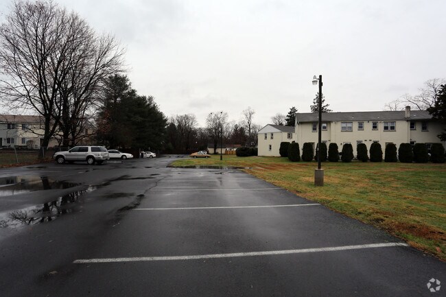 Parking - Yardley Crossing