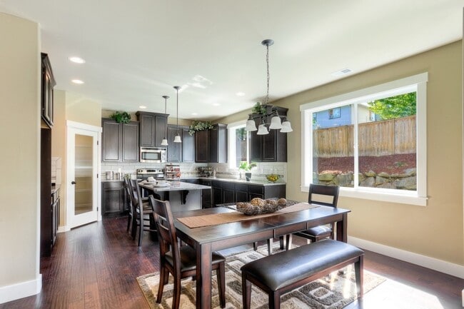 Photo - Beautiful 4 bedroom Home Near South Hill!