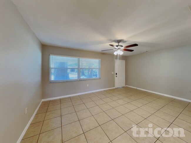 Photo - 1430 Thames Ln