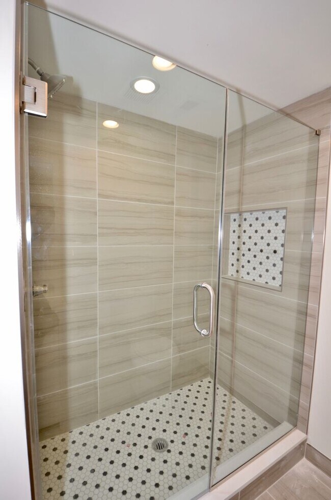 Photo - 2437 W Thompson St Unit A, 1st Flr