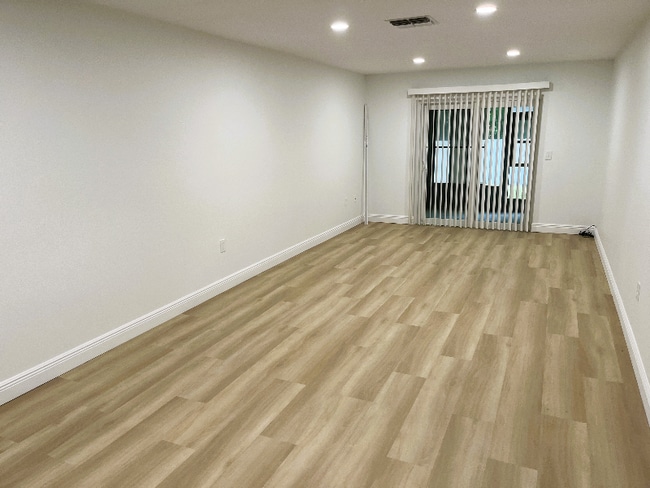 Photo - 5413 Shaw St