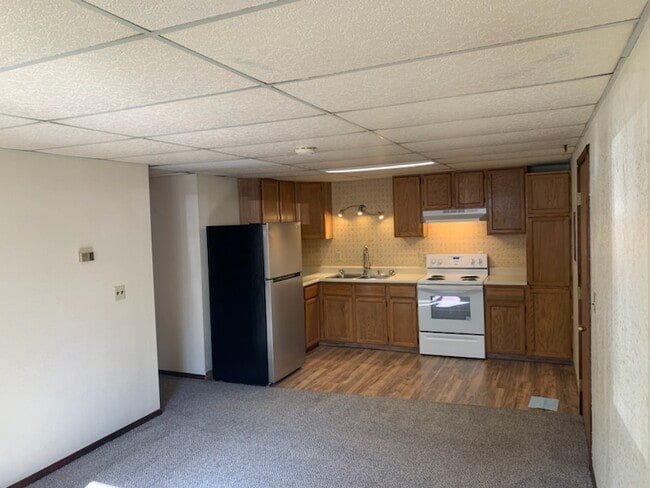 Building Photo - 432 Kit Blvd Unit 2