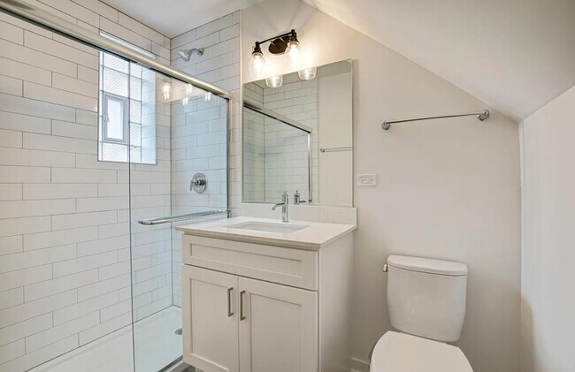 Photo - 1244 N Bosworth Ave Unidad 1B