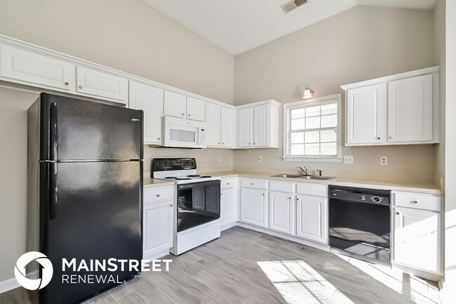 Photo - 610 W Ashley Glen Cir