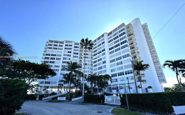 Photo - 11930 N Bayshore Dr Unidad 406 Rental