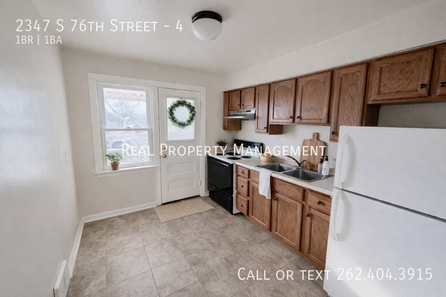 Photo - 2347 S 76th St Unidad 4