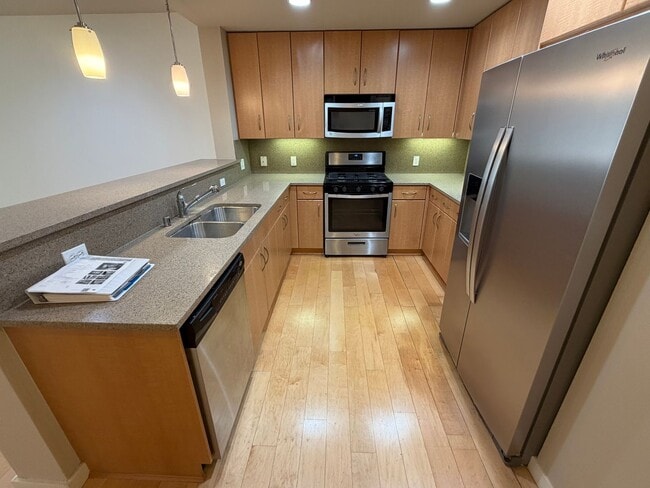 Building Photo - 1BED/1BATH CONDO AVAILABLE FOR RENT NEAR LAKE MERRIT IN DOWNTOWN OAKLAND, CA!!!