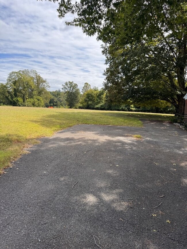 Photo - 5 Bedroom || 3 Bathroom Home with All Util...