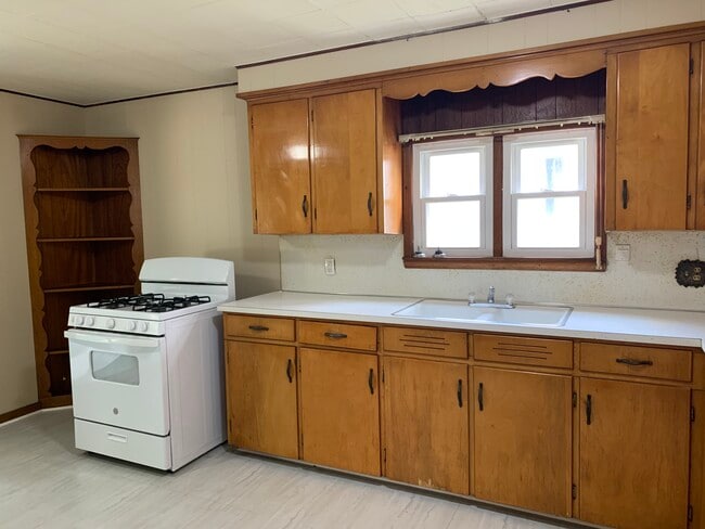 Photo - 601 Lincoln Ave NW